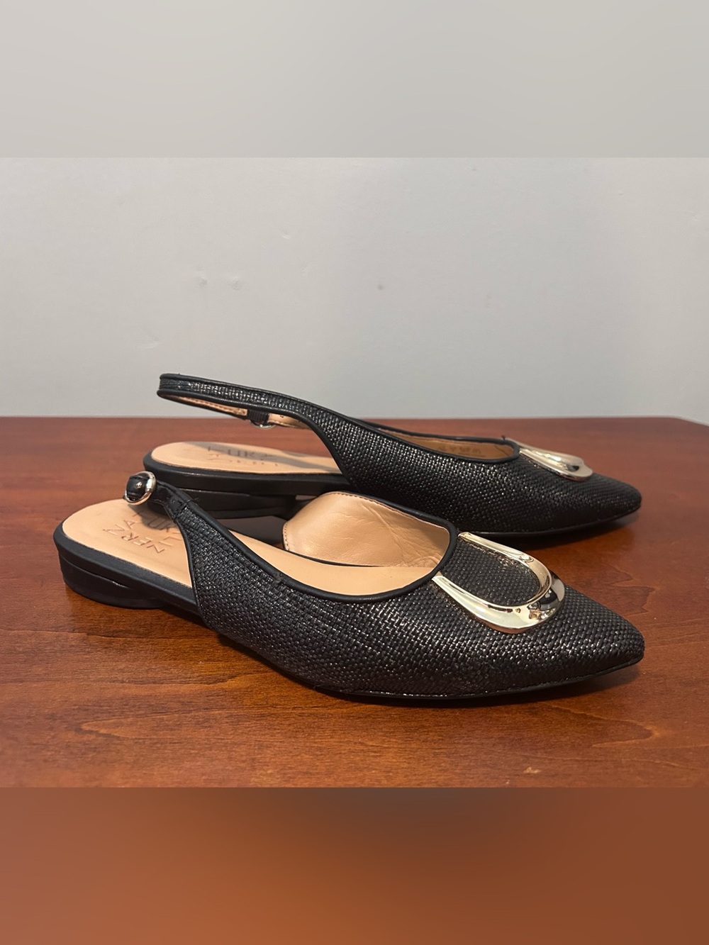Naturalizer bixby 2 Black Slingback Pointed Toe Flats with Gold Accent size 6.5